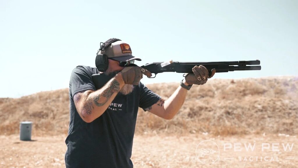 Mossberg 500 custom. Лучшие ружья полуавтоматы. Моссберг 500 кастом. Дробовик cq 16. Remington 870 стрельба.
