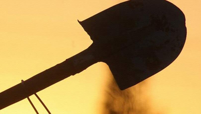 Били жертву лопатой: в Сарапуле осудили двоих вымогателей