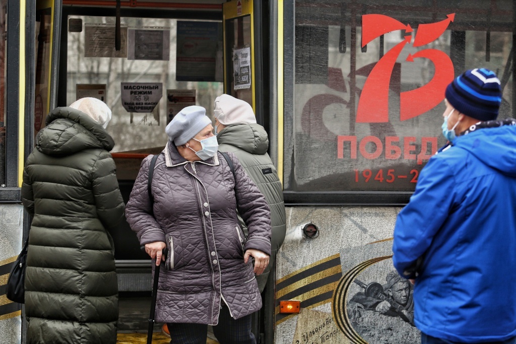    В Сургуте уже 15 000 пенсионеров пользуются льготными транспортными картами.