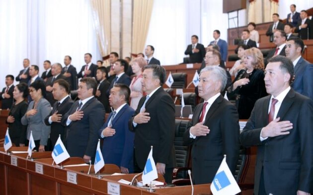   В киргизском парламенте Kenesh.kg