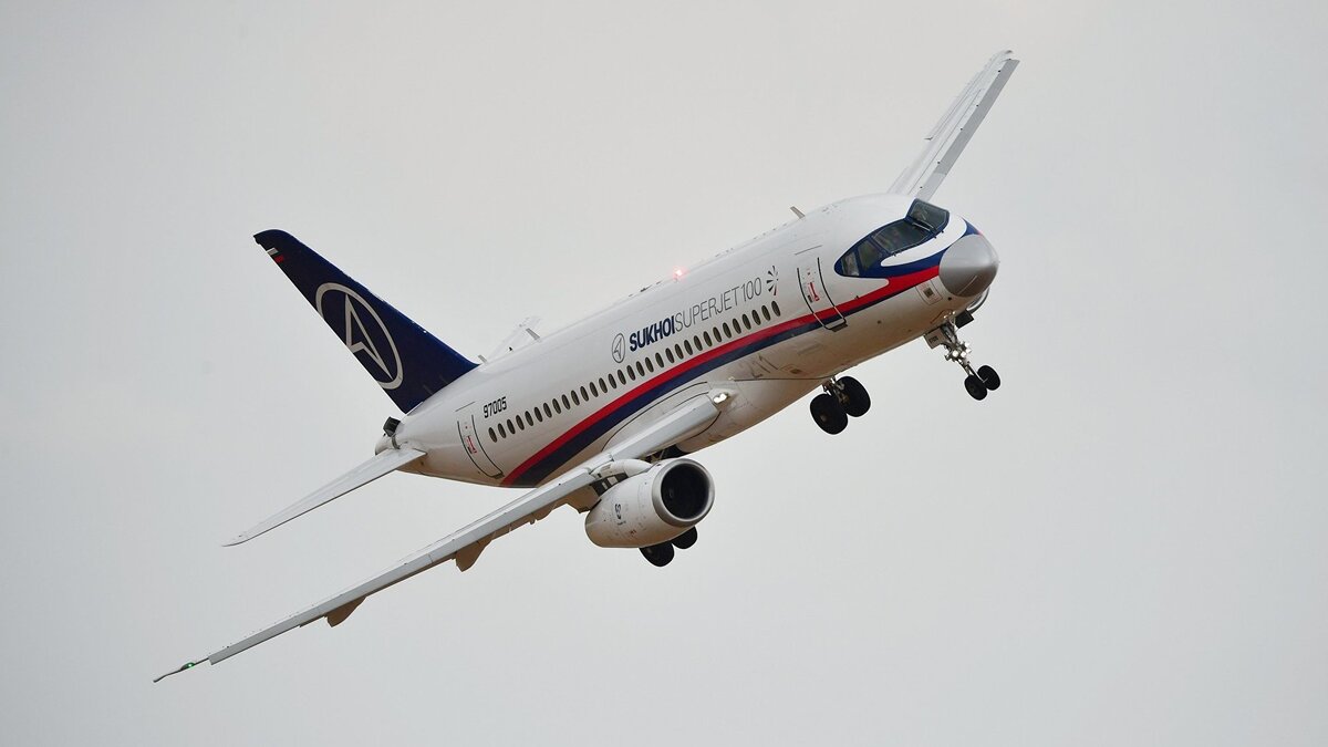    Лайнер Sukhoi Superjet 100 на репетиции летной программы открытия МАКС-2021© РИА Новости . Алексей Майшев