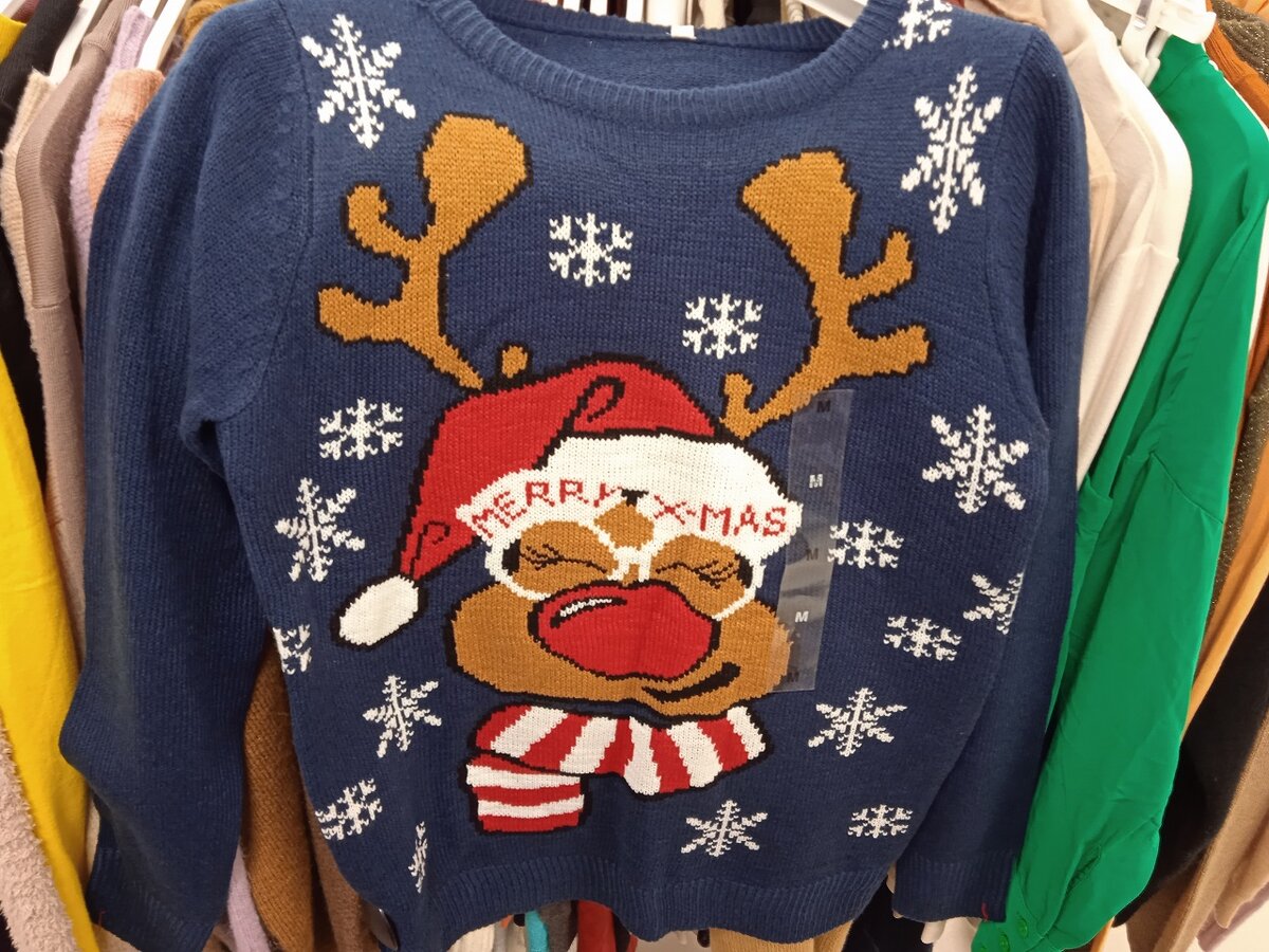 Женский праздничный свитер. Фото автора