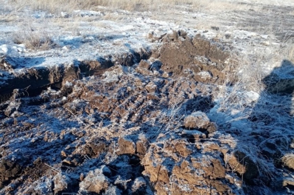    В Бузулукском районе нефтепродуктами залило сельхозземли.