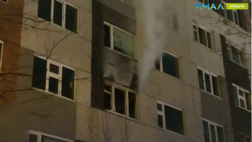    В Ноябрьске во время пожара в общежитии пострадал человек