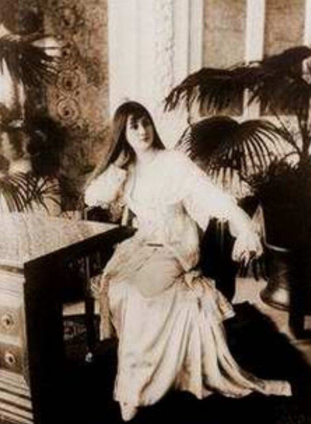 Первая жена Аббиса - Икбаль Ханим