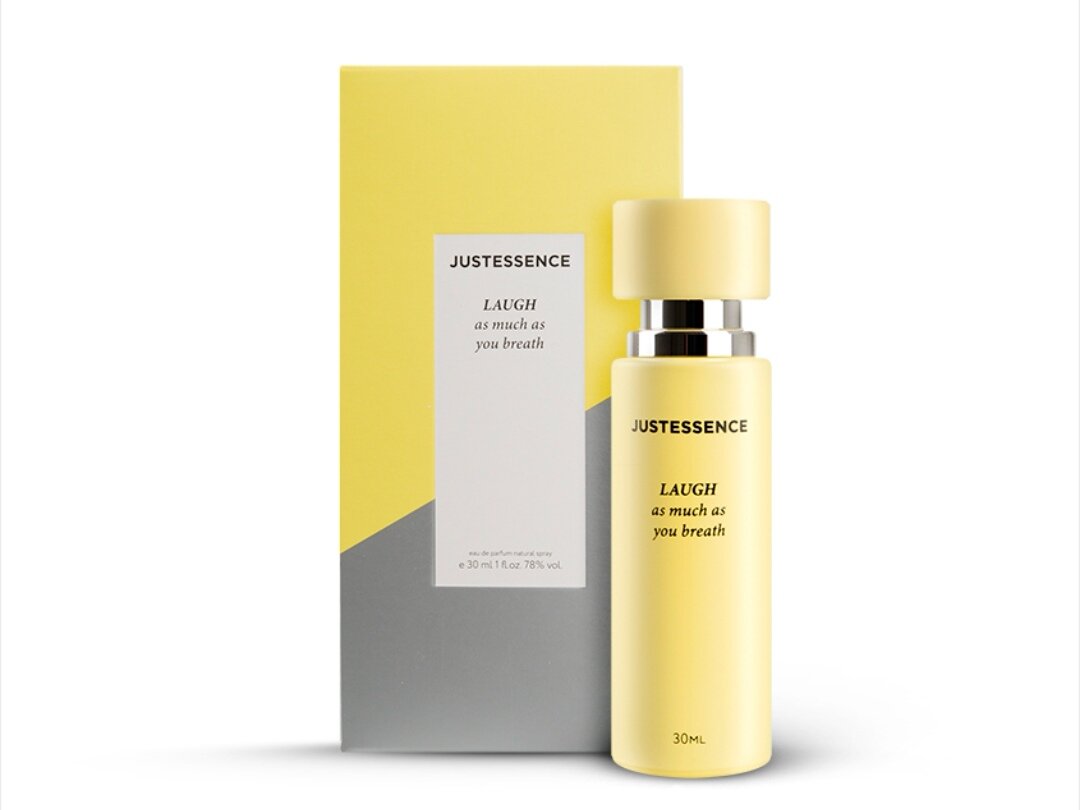 Ноты: мускатный орех, гвоздика(пряность), бергамот, корица, лабданум, цветок апельсина, ваниль, сандал, amberwood.