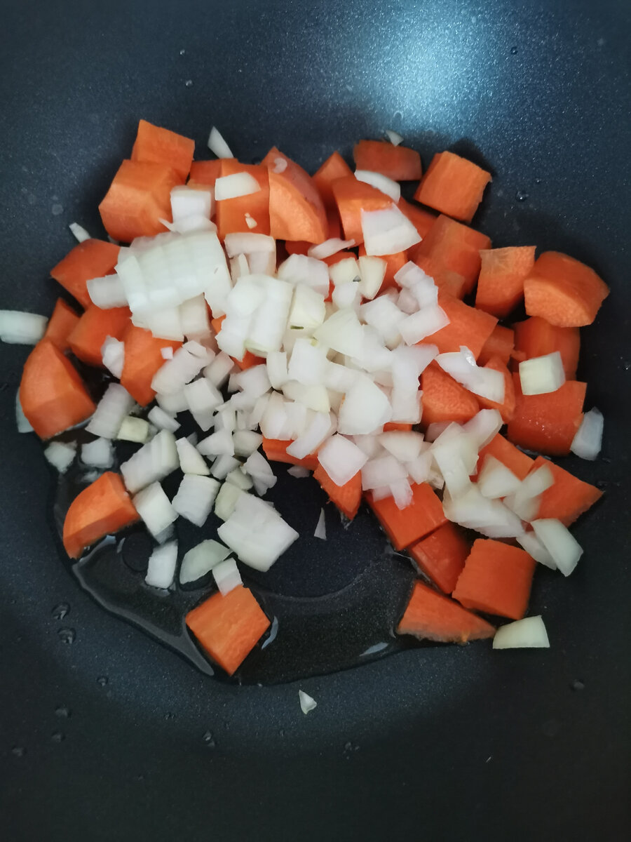 Первыми идут лук и морковка