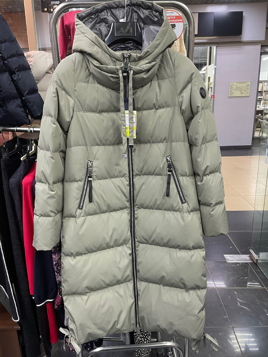 Вот такой чудесный пуховик стоит у нас в магазине, 32 900 рублей.  Этот цвет фисташка.