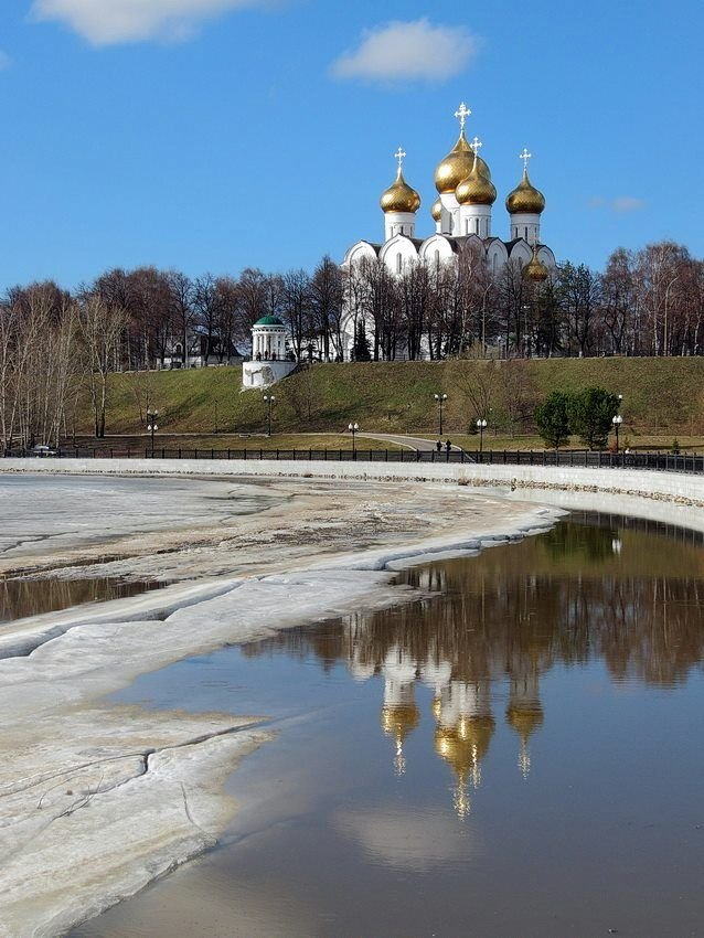 Г март. Весенний Ярославль. Ярославль весной. Ярославль стрелка Весна. Ярославль март.