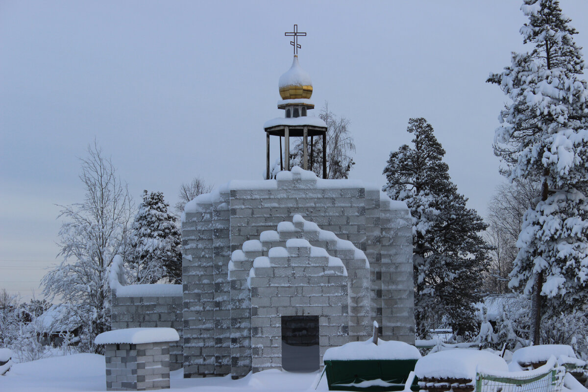 Строящийся храм Святителя Николая в поселке Изъяю