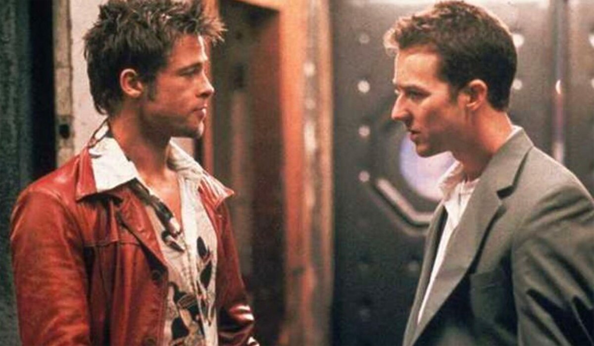    Брэд Питт и Эдвард Нортон в фильме "Бойцовский клуб"Legion-Media