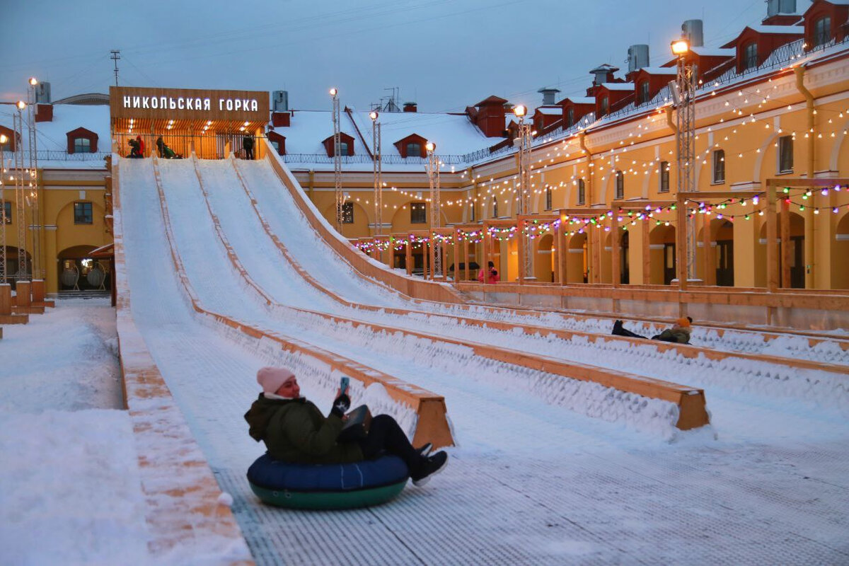 Горка в Никольских рядах. Зимние горки. Горка в центре. Горки город.