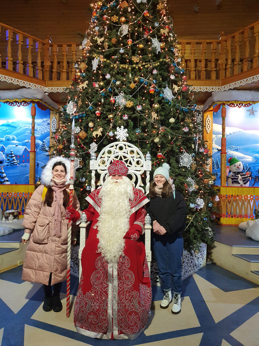 Мы с дочкой с главным Дедом Морозом страны