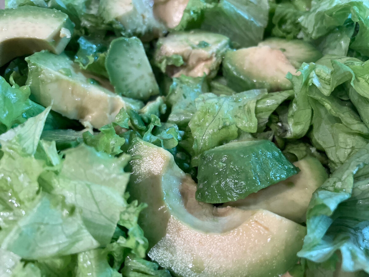 Авокадо и салат