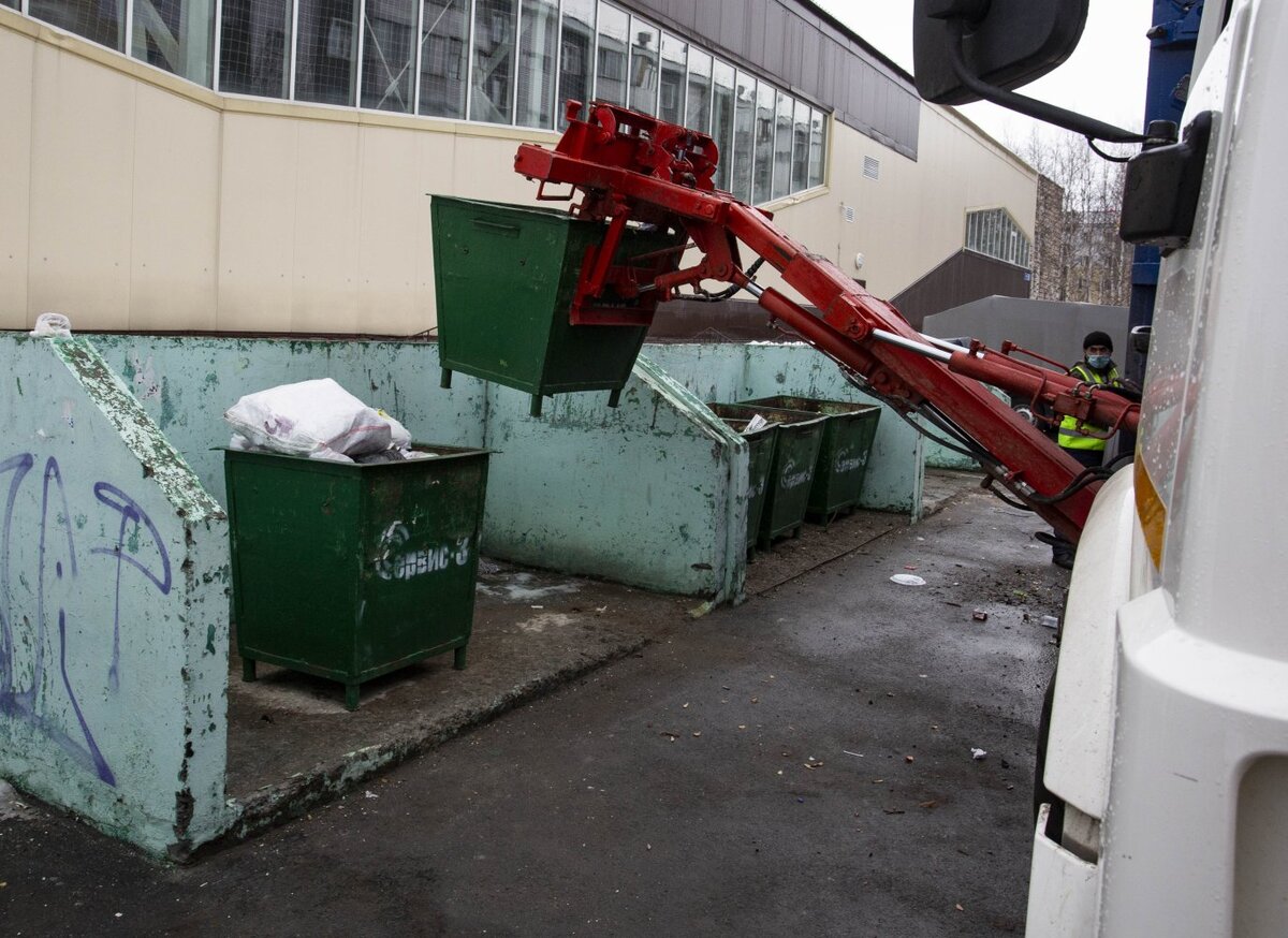    Во время сильных холодов в каникулы мусор в Югре будут собирать мусоровозы без гидравлики