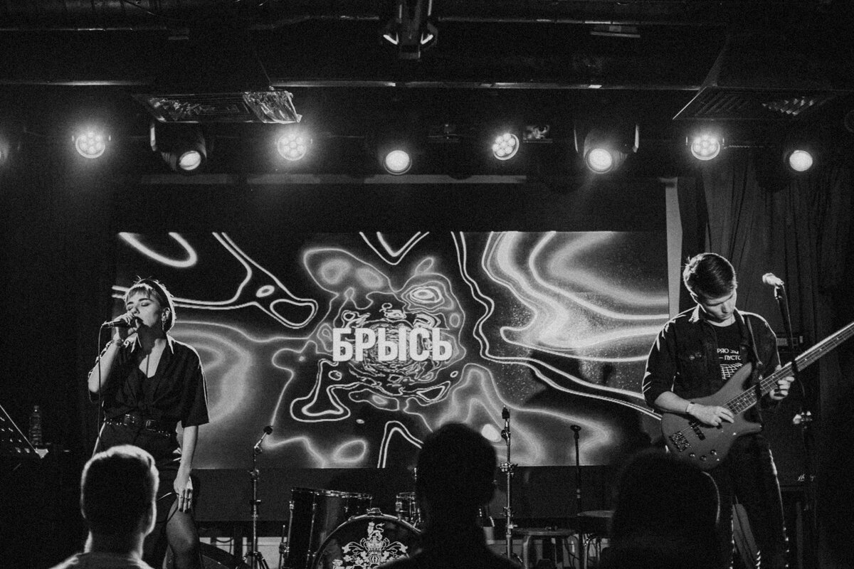 Мтс арена концерт. Тот еще концерт. Тот еще концерт. Концерт группы "rock privet". Кавер группа рок привет.