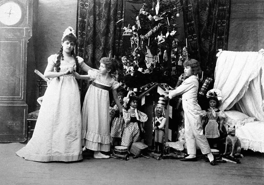 Сценка из балета "Щелкунчик". Фото начала 20-го столетия.