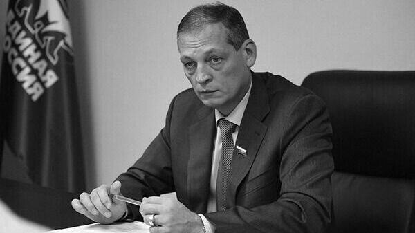     В Казани переименовали улицу в Приволжском районе в честь депутата Госдумы от Татарстана Айрата Хайруллина. Соответствующее постановление опубликовали в спецвыпуске сборника документов.