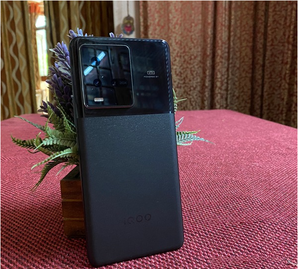 Прошлогодний iQOO 9T