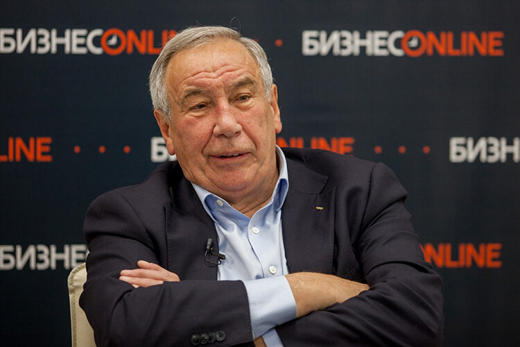    Шамиль Тарпищев: «Мне предложили стать старшим тренером сборной СССР. Но мне всего 25 лет, я играть хочу! Я отказался, причем дважды. На третий раз вынужден был согласиться. Кстати, в 2023 году будет ровно 50 лет, как я главный тренер» Фото: Оксана Король