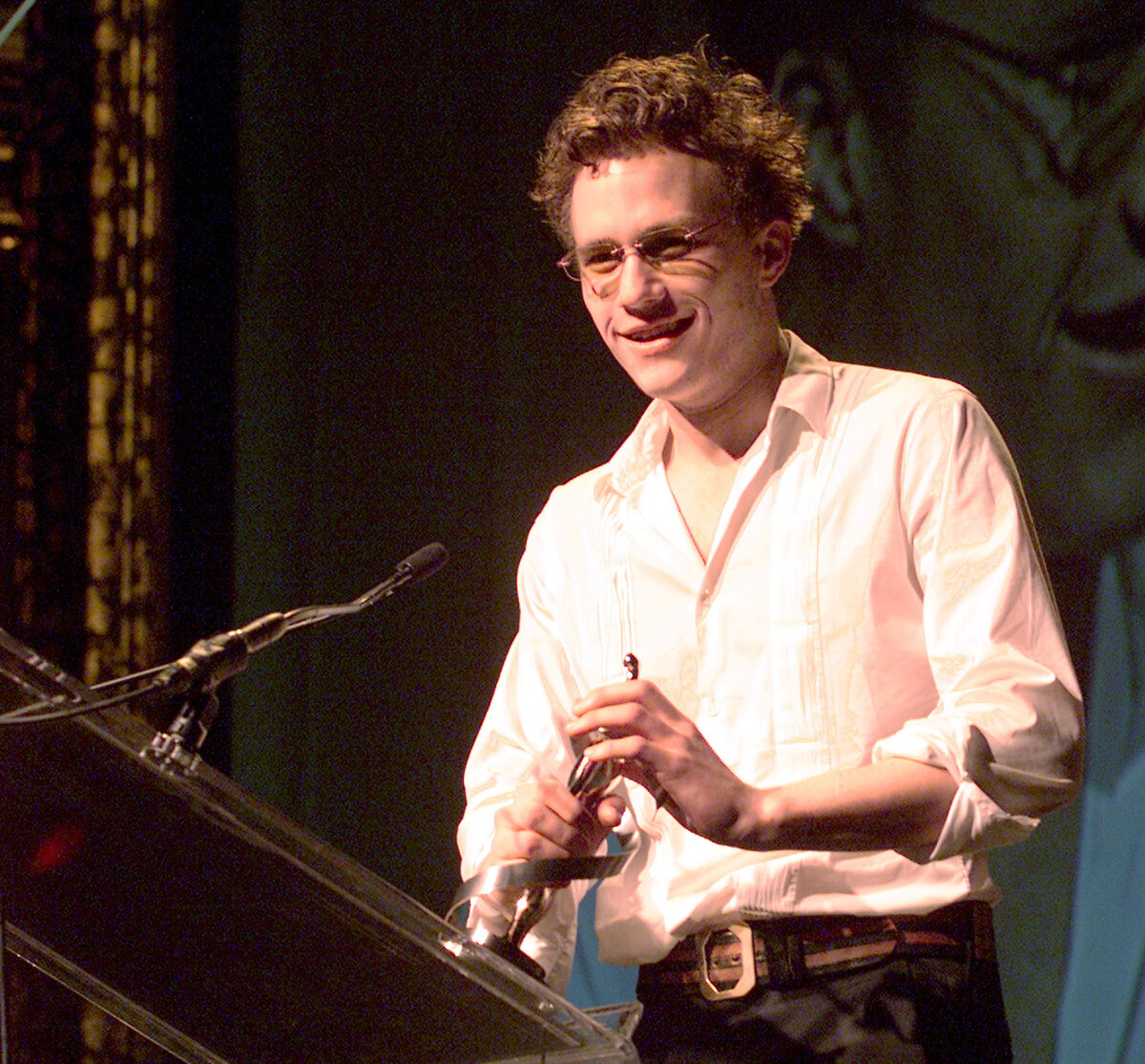    Образование Леджер получил в Гилфордской грамматической школе для мальчиков. Во время учёбы он также тренировался в школьной хоккейной команде, увлекался танцами и занимался в театральной студии / Gettyimages.ru / Kevin Winter