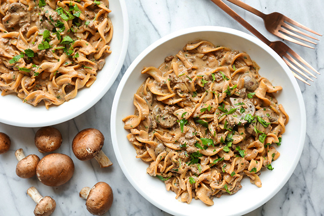 https://damndelicious.net/2019/04/08/one-pot-beef-stroganoff/