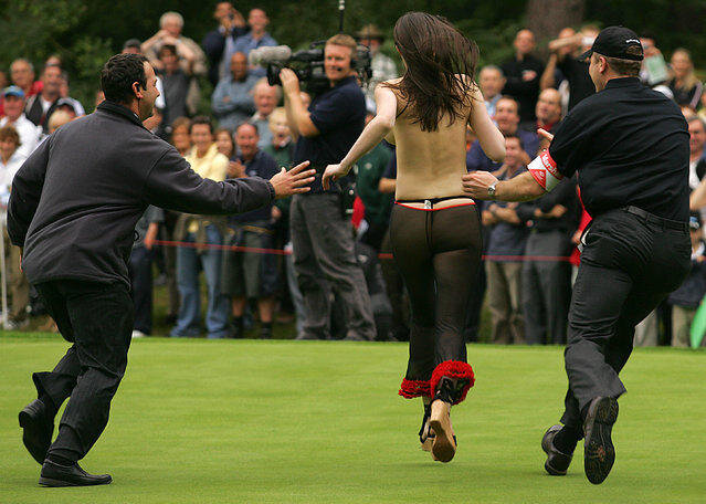 Сколько хлопот доставляют  девушки! Фото: спорт.ру