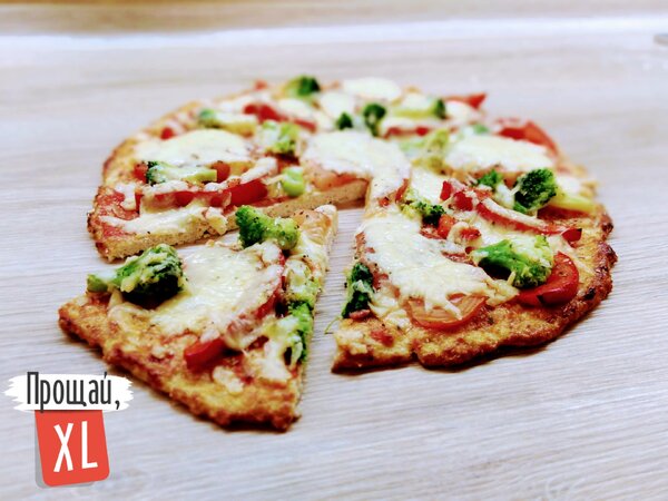 Готовая пицца с начинкой и сыром