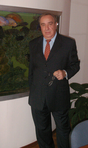 На фоне того самого аквариума с будущими "актрисами" Релакс TV