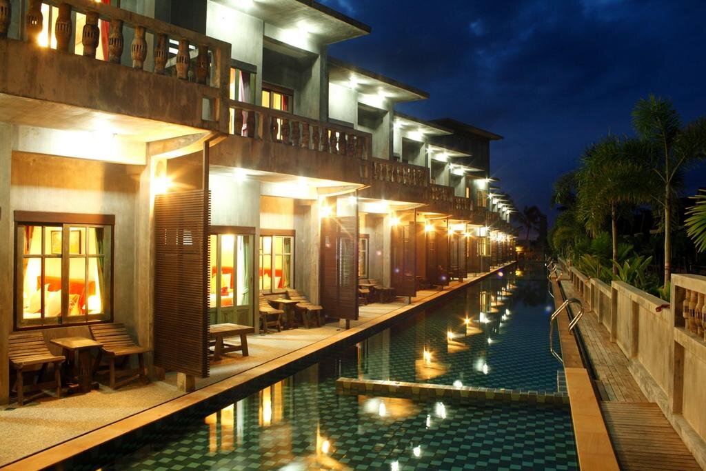 Фотка балконов отеля от booking.com