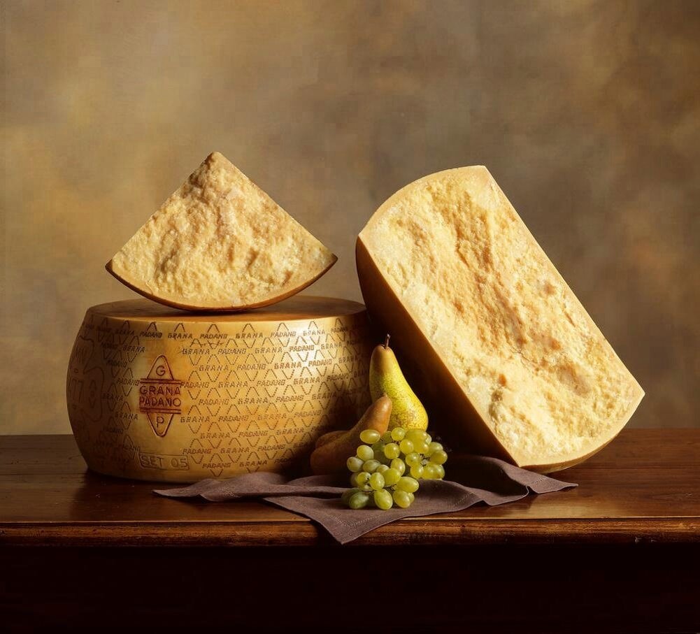 Грано падано. Итальянский пармезан Grana Padano. Сыр пармезан Grana Padano. Grana Padano DOP сыр это. Grana Padano твердый сыр.