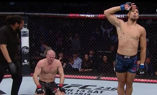 Победа Уокера над Мишей Циркуновым.