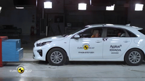 Следующим был Kia Ceed. Он получил  88% и 4 звезды для автомобиля в стандартном оснащении