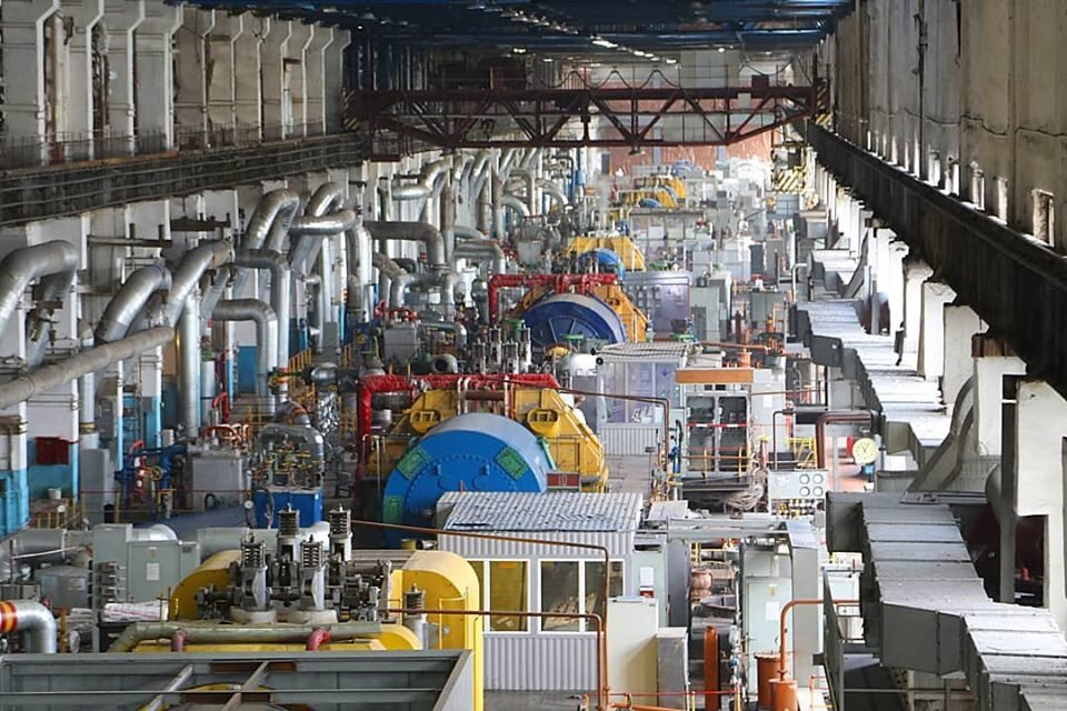 тэц-5 новосибирск машзал. тэц 2 талнах. турбогенератор тэц 2 красноярск. набережночелнинская тэц турбинный цех. тэц-3 турбинный цех.