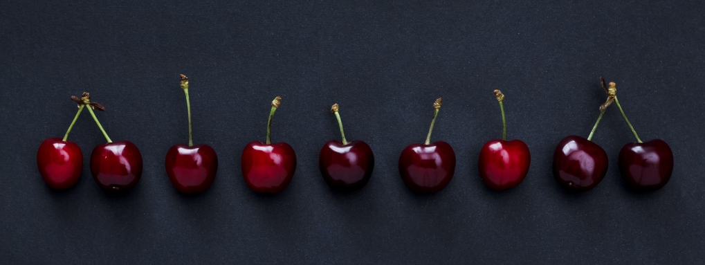 Вишня маслом. Удалить косточки из вишни трубочкой. Вишня болотовская. Косточки вишни песня. Вишневая косточка.