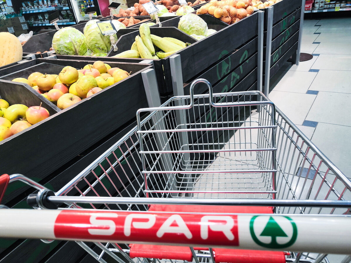 Овощи и фрукты купи лучше с рук ты.