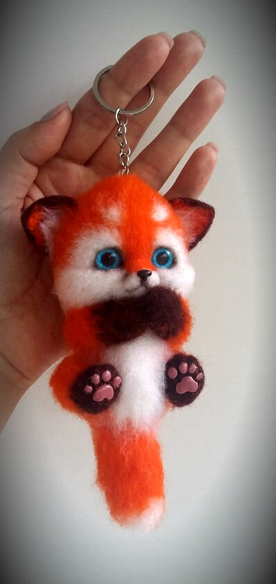 Вот такой классненький лисенок.