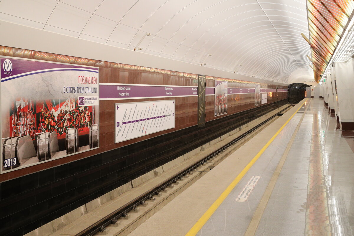 Губернатор Петербурга за 3 дня до выборов «открыл» новые станции метро. Но пассажирам туда нельзя