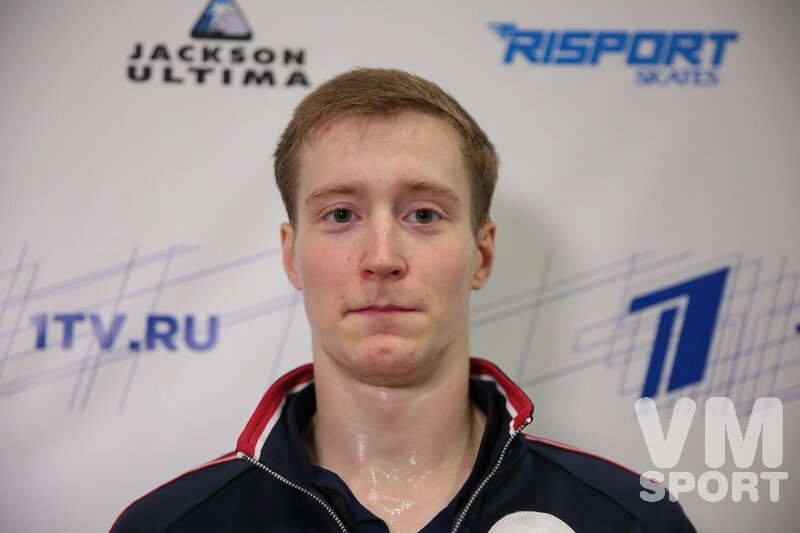 Саша Самарин фигурист