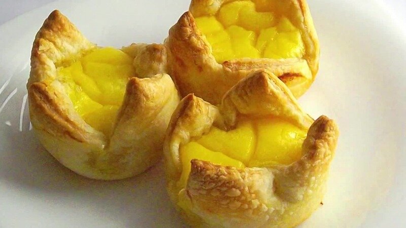 Пышные слойки с ананасами из слоеного дрожжевого теста – пошаговый рецепт приготовления с фото