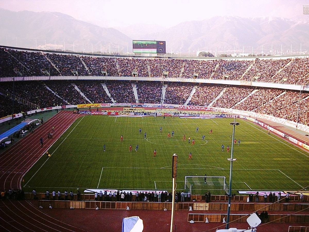 Азади Стэдиум. Азади стадион. Тахти (стадион, Тегеран). Футбольный стадион в Тегеране. Сколько зрителей вмещает стадион
