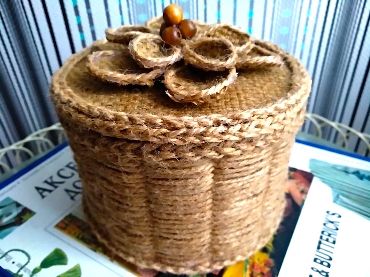 Плетеная шкатулка из джута