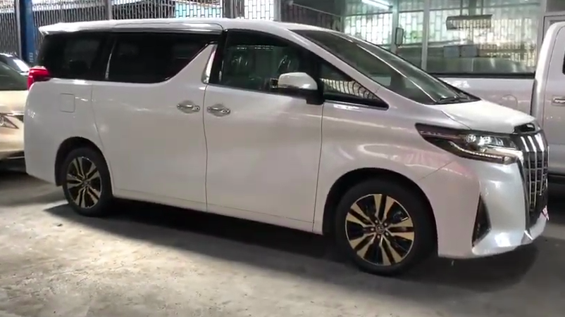 Toyota Alphard Executive Lounge