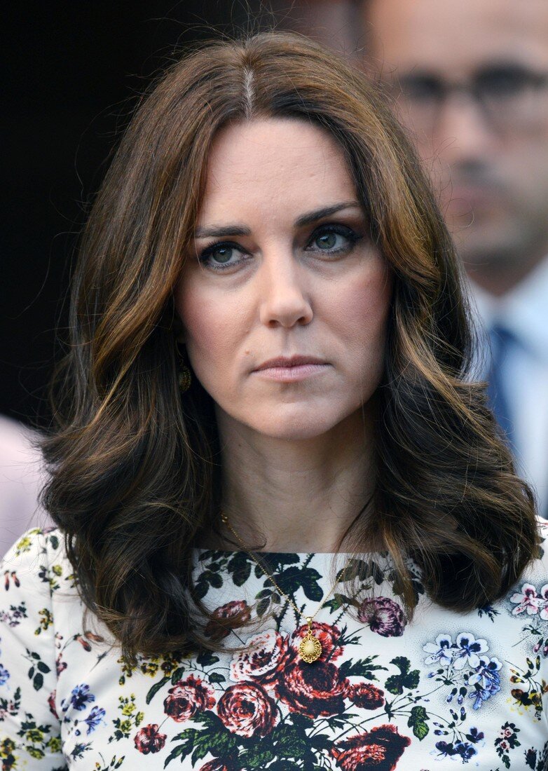 А Меган между прочим старше