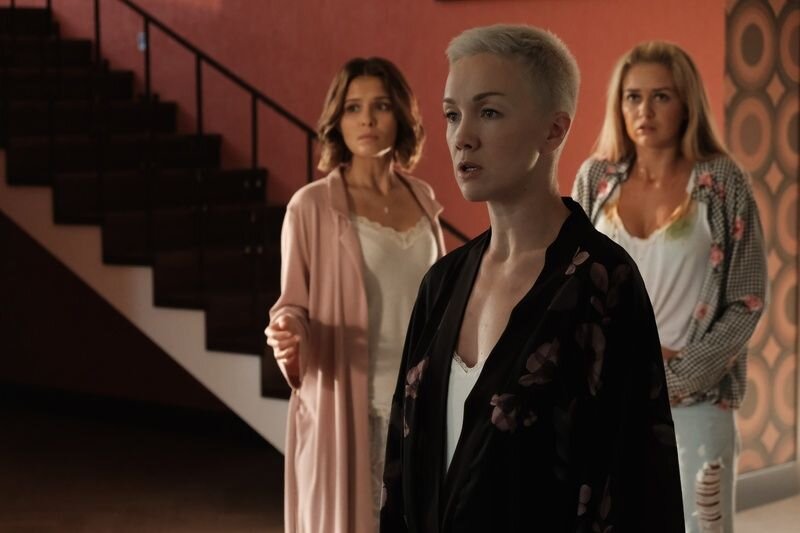 Любовь Аксенова, Дарья Мороз и Анастасия Калашникова в сериале «Триада»