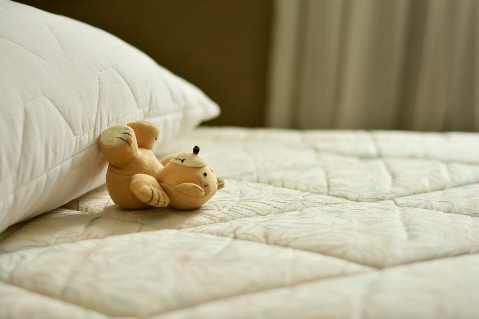 https://cdn.pixabay.com/photo/2017/07/10/10/06/mattress-2489615_960_720.jpg