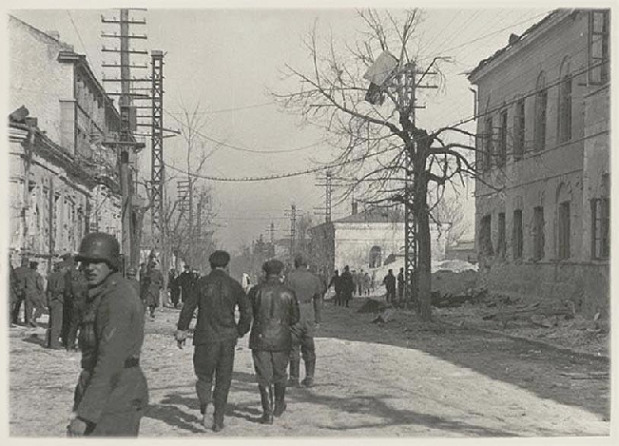 13 апреля 1944 года советские войска освободили от немецко-фашистских захватчико
