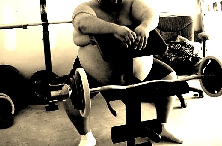 Толстый атлет