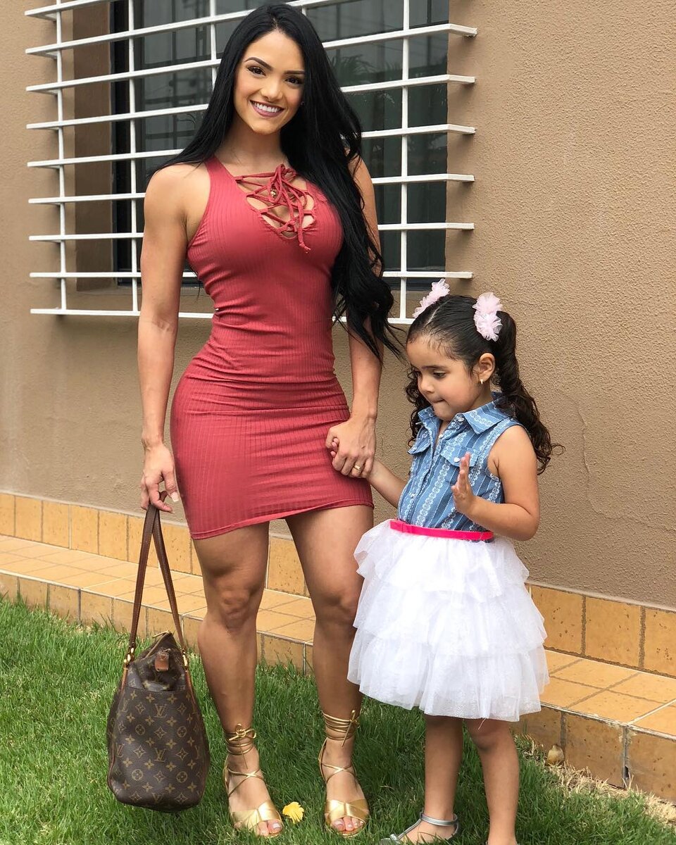 Спортсменка с дочкой