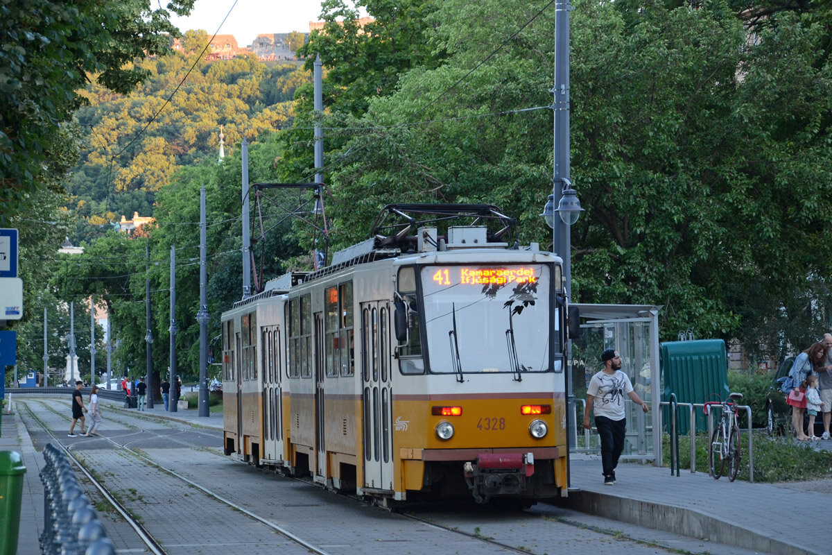 Будапешт, Вагон Tatra T5C5 №4328 на маршруте №41. Автор фото Mettal. Источник фото: Фотогалерея СТТС (https://transphoto.org/photo/1307220/) 